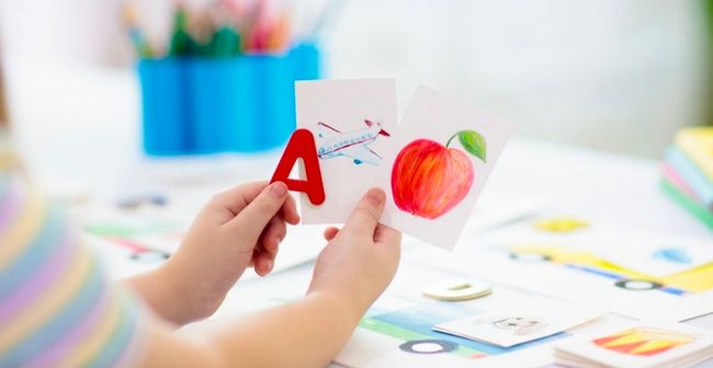 Dạy bé học chữ cái tiếng Việt qua thẻ từ vựng