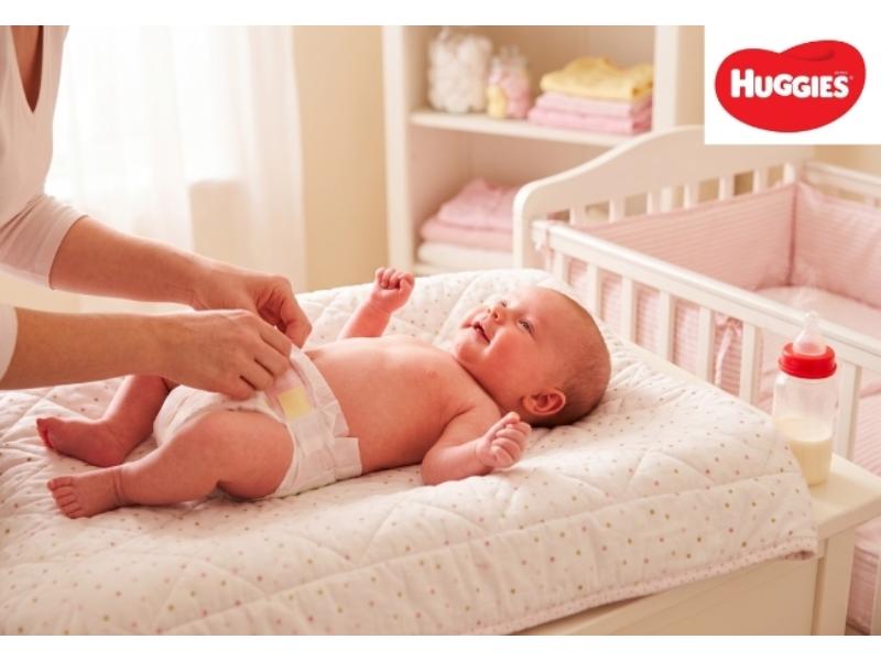 Sử dụng tã dán để tránh ảnh hưởng đến cột sốn và giấc ngủ của con