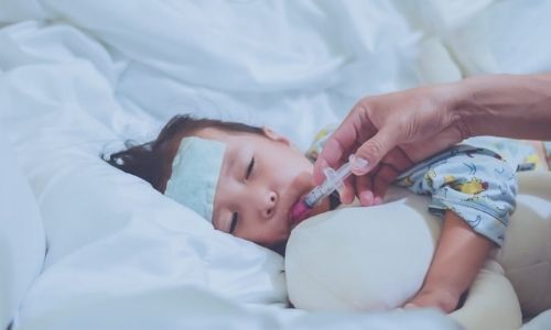 Miếng dán hạ sốt cho trẻ sơ sinh không có tác dụng hạ sốt hoàn toàn