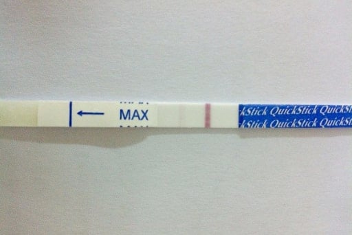 que thử thai 2 vạch mờ