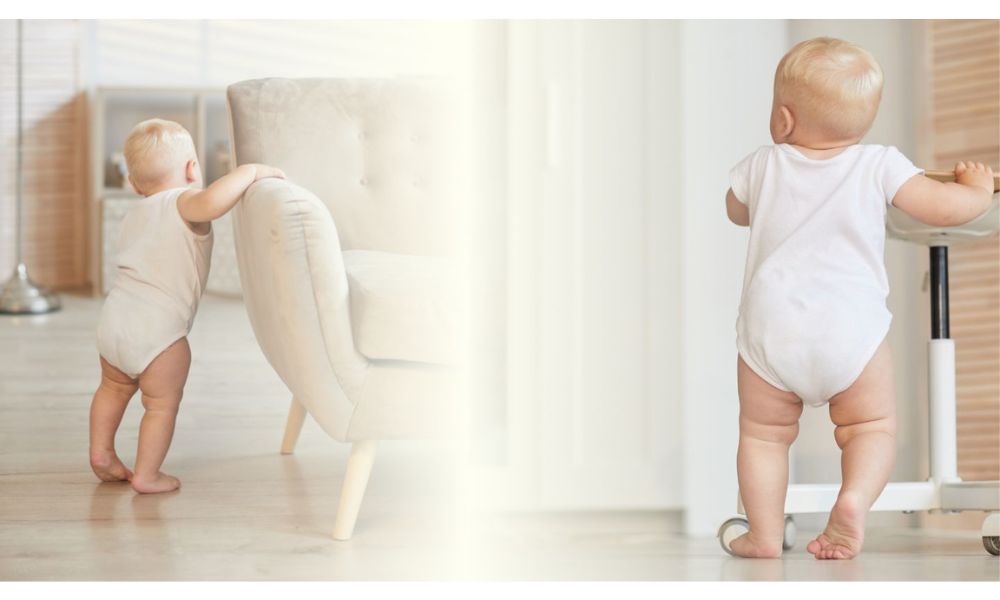 Bé thường bám vào các đồ vật để di chuyển