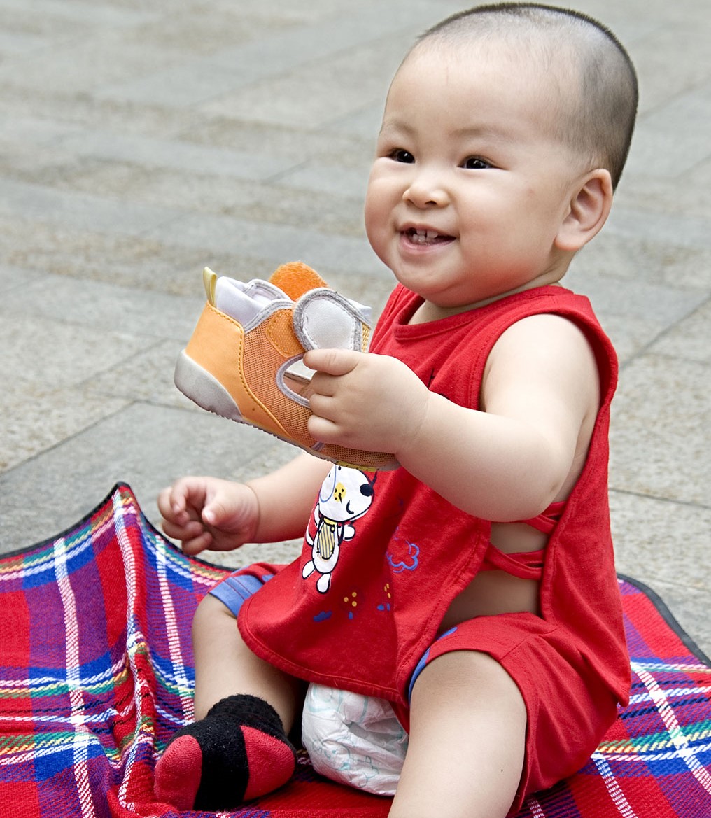 Chọn giày cho bé tập đi