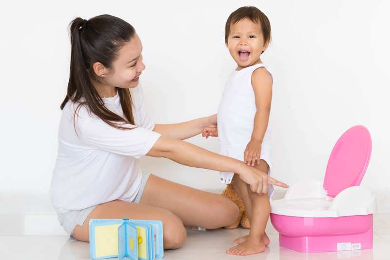 Các dấu hiệu để tập cho bé tự đi vệ sinh