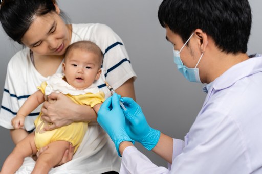 Tầm quan trọng của việc tiêm chủng cho bé