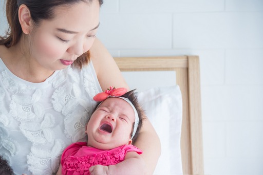 Trẻ sơ sinh quấy khóc nhiều giờ liền