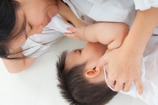 Các tư thế cho bé bú
