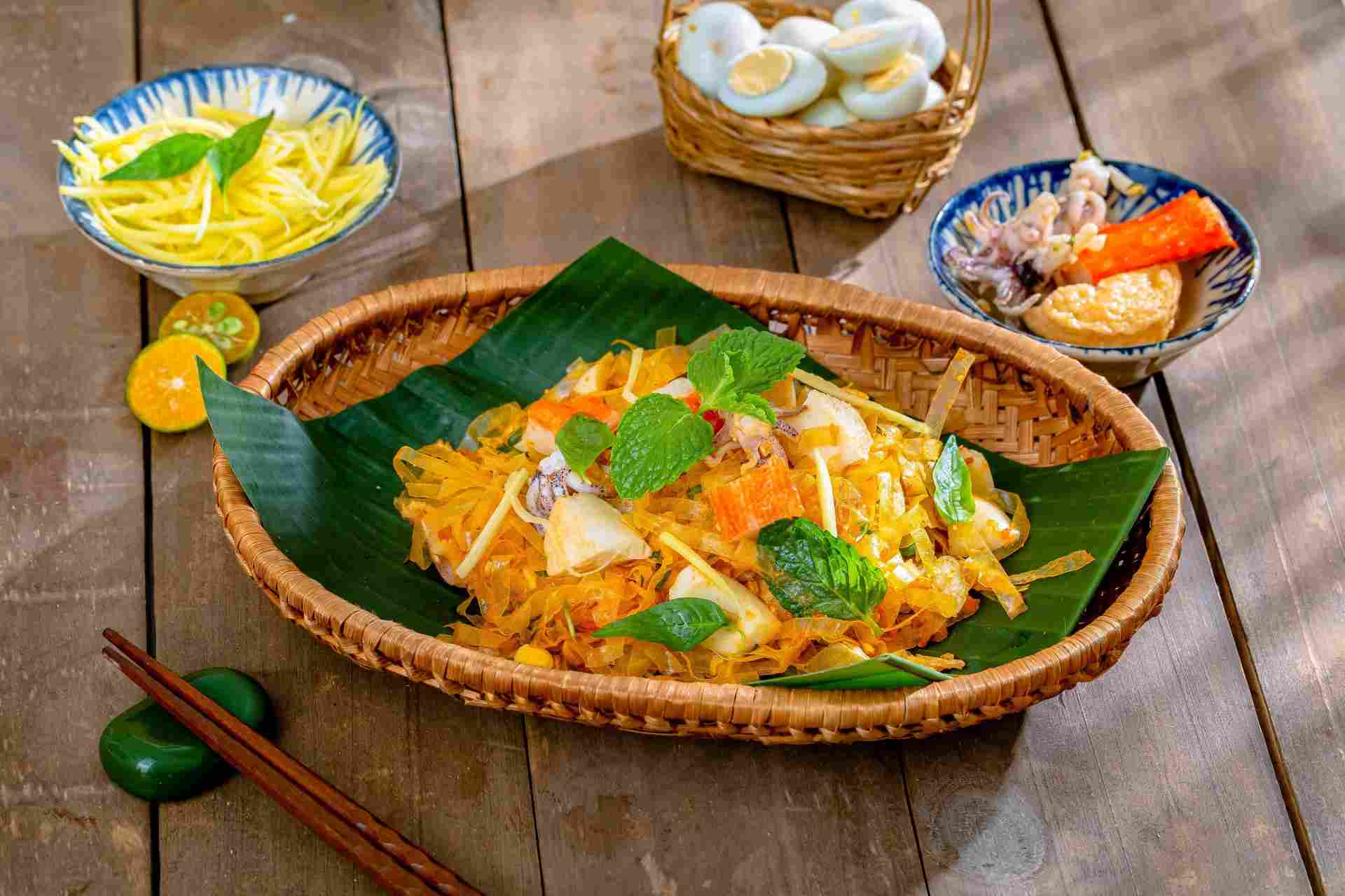 Tìm hiểu bánh tráng trộn bao nhiêu calo