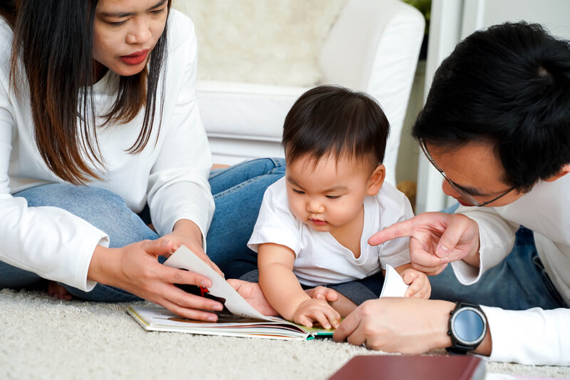 Ba mẹ dạy bé tập nói