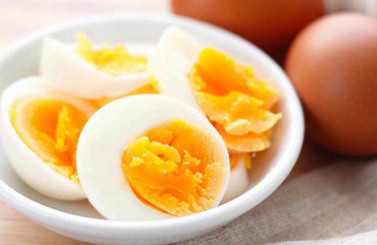 Tìm hiểu trứng luộc bao nhiêu calo
