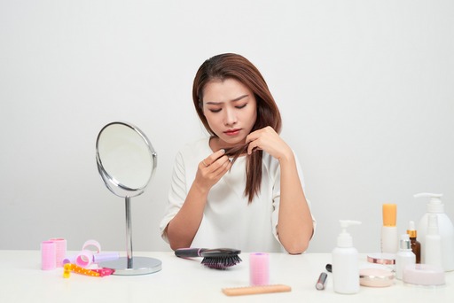 Mẹ bị rụng tóc sau sinh