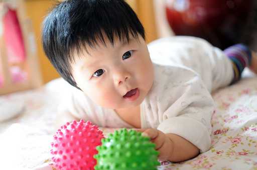 sự phát triển của trẻ 17 tháng tuổi