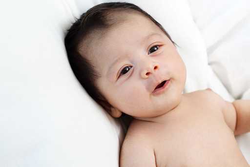 trẻ sơ sinh 4 tuần tuổi