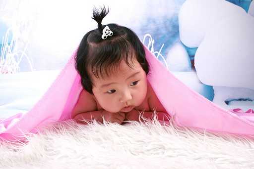 trẻ sơ sinh 11 tuần tuổi
