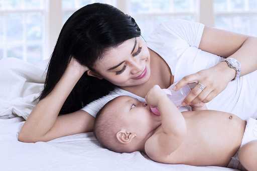 Cách pha sữa cho trẻ sơ sinh