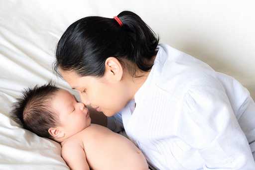 nữ hộ sinh tại nhà
