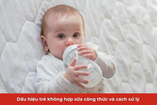 dấu hiệu trẻ không hợp sữa công thức thumb