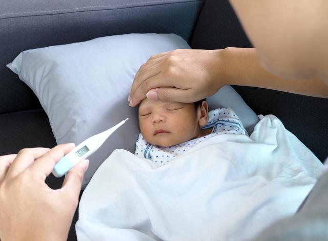 Dấu hiệu nhận biết trẻ bị sốt