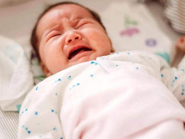 hội chứng trẻ sơ sinh hay quấy khóc