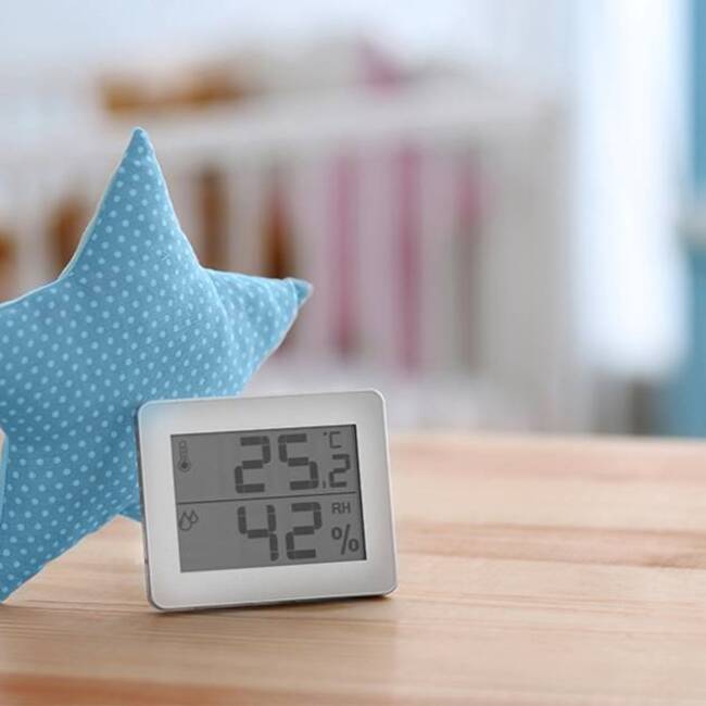 điều chỉnh nhiệt độ phòng cho trẻ sơ sinh
