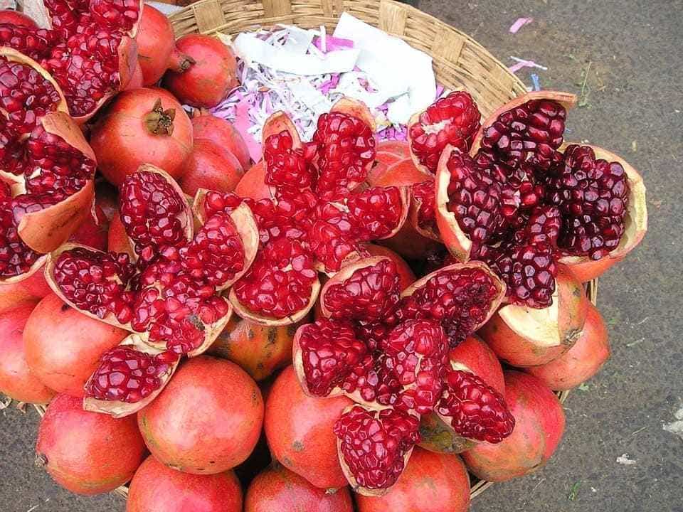 lựu là trái cây tốt cho mẹ sau sinh mổ