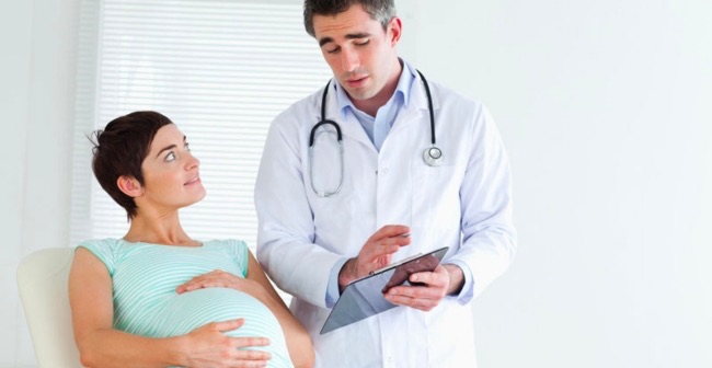 Mẹ bầu nên dành thời gian nghỉ ngơi, thư giãn hợp lý để dễ sinh thường
