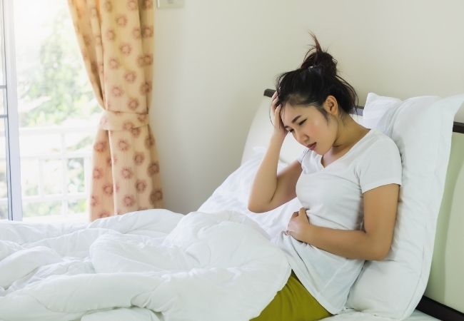 Táo bón, khó tiêu, đầy hơi là dấu hiệu nhận biết mang thai 